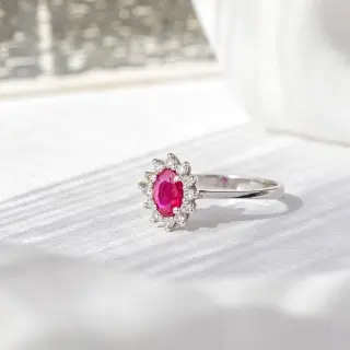 Anillo flor de Rubí                                                                                                             