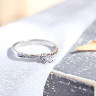 solitario oro 18k diamantes talla brillante de 0.016ct H-VS                                         