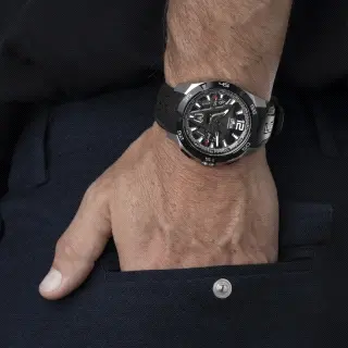       <br> Este reloj está constituido con materiales de primera calidad     