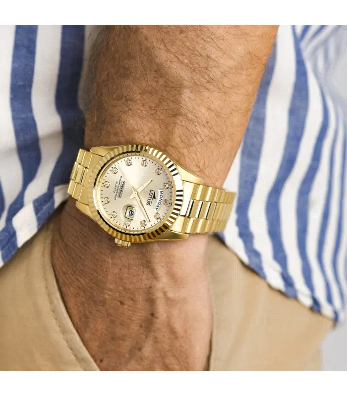     movimiento cuarzo,  <br> Este reloj está constituido con materiales de primera calidad     